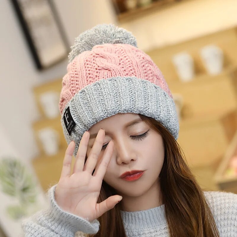 Women's Knitted Winter Beanie with Pompom Women's Knitted Winter Beanie with Pompom