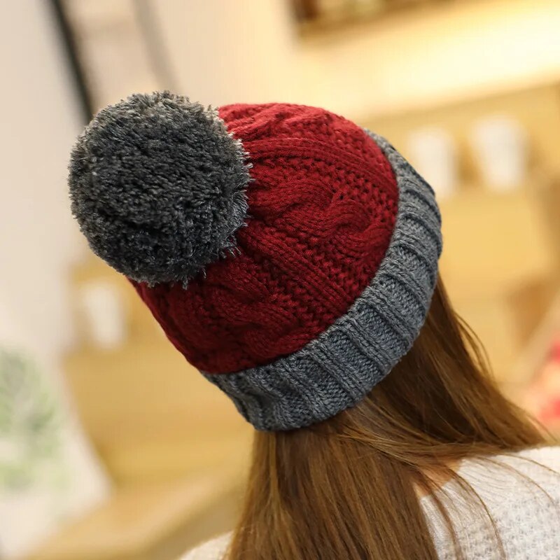 Women's Knitted Winter Beanie with Pompom Women's Knitted Winter Beanie with Pompom